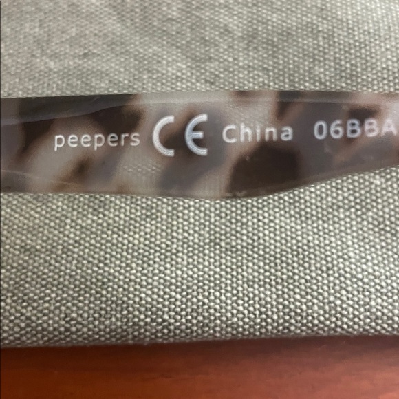 Peepers Gray Tortoise Glasses w case - Picture 4 of 5